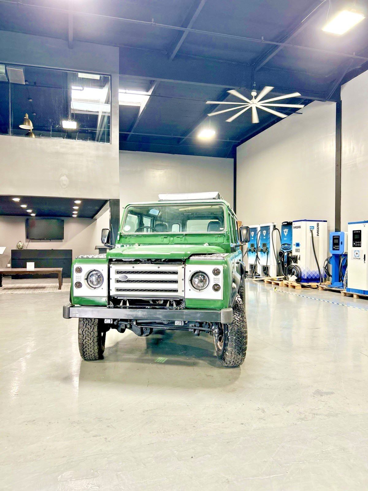 Land-Rover-Defender-1989-SUV-3