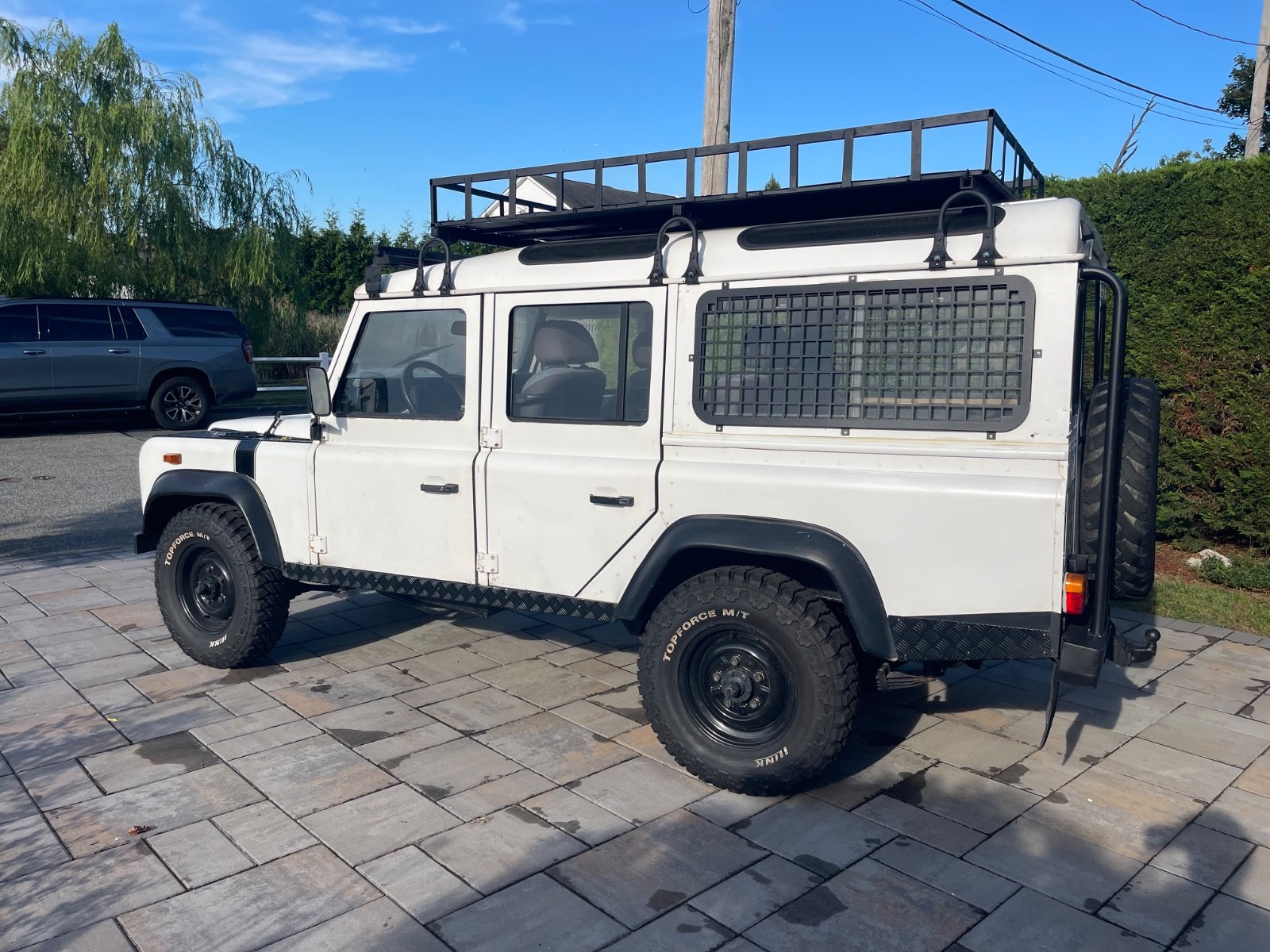 Land-Rover-Defender-1991-SUV-1