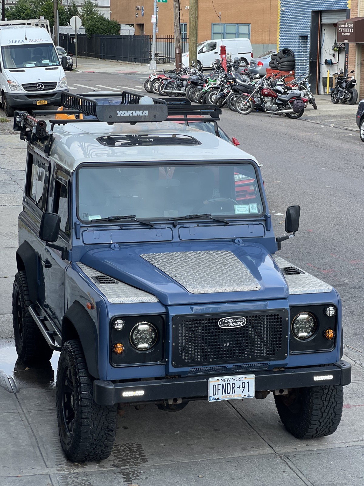Land-Rover-Defender-1991-SUV-1