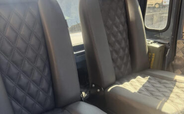 Land-Rover-Defender-1991-SUV-11
