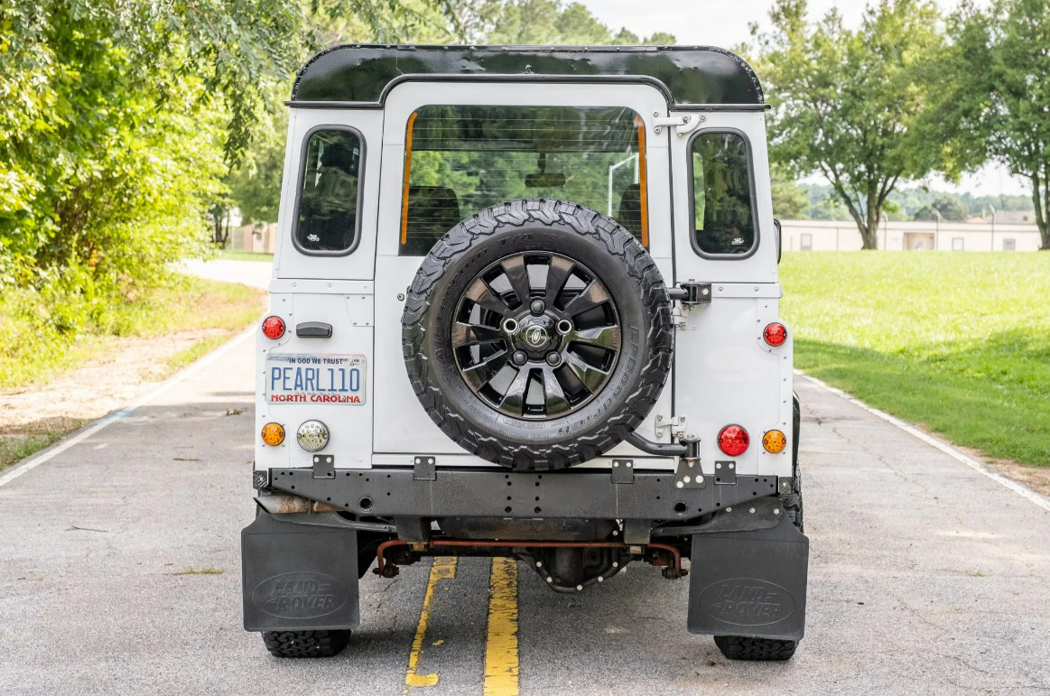 Land-Rover-Defender-1991-SUV-11