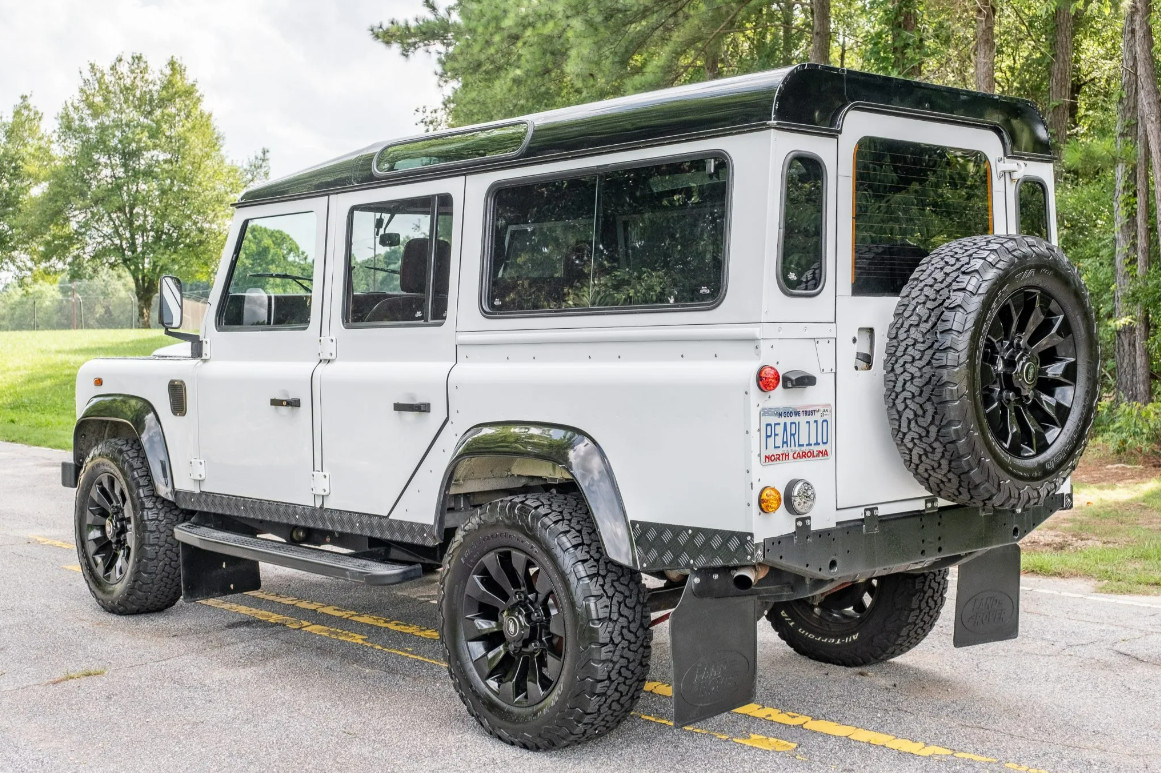 Land-Rover-Defender-1991-SUV-12