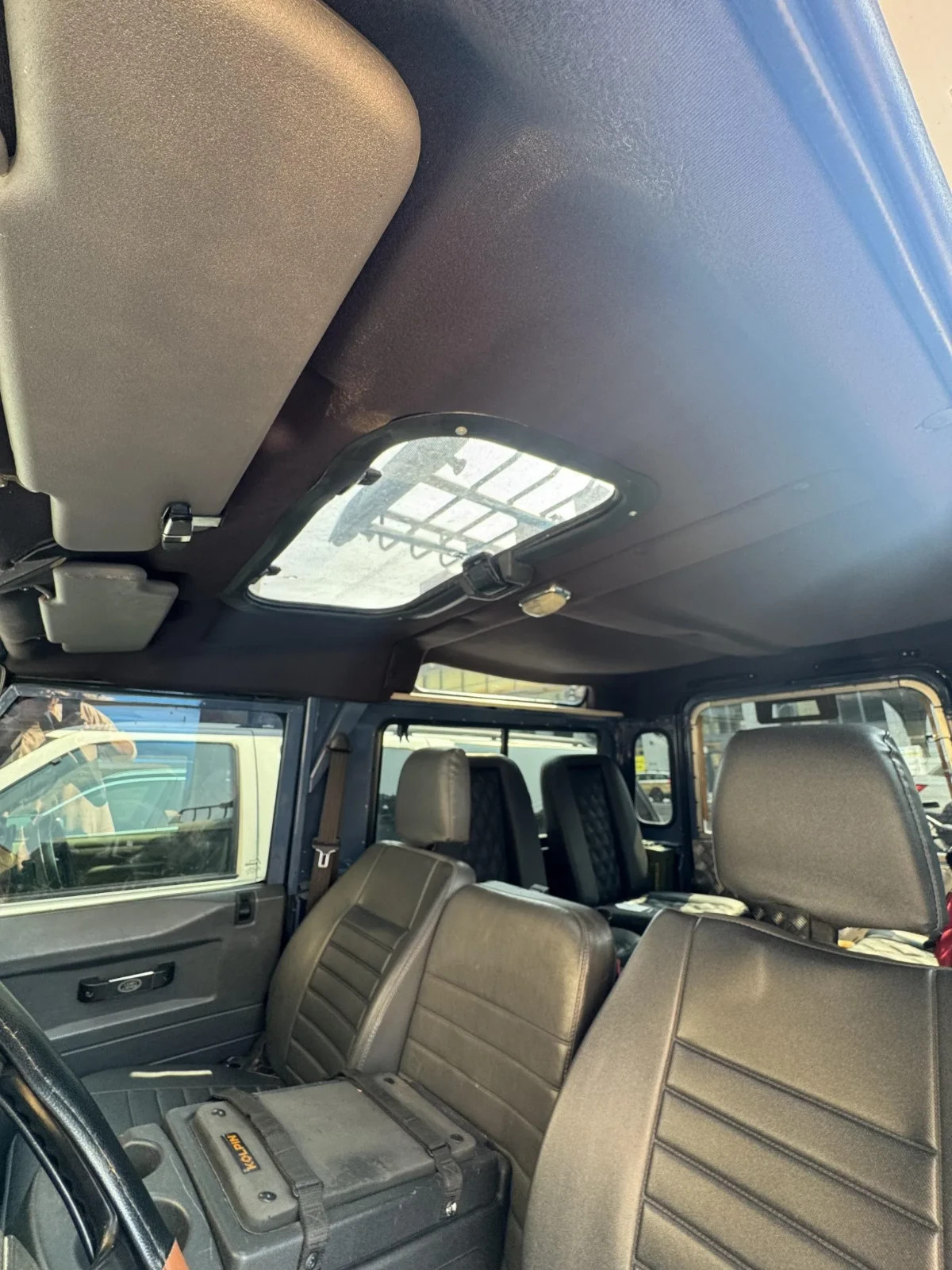 Land-Rover-Defender-1991-SUV-14
