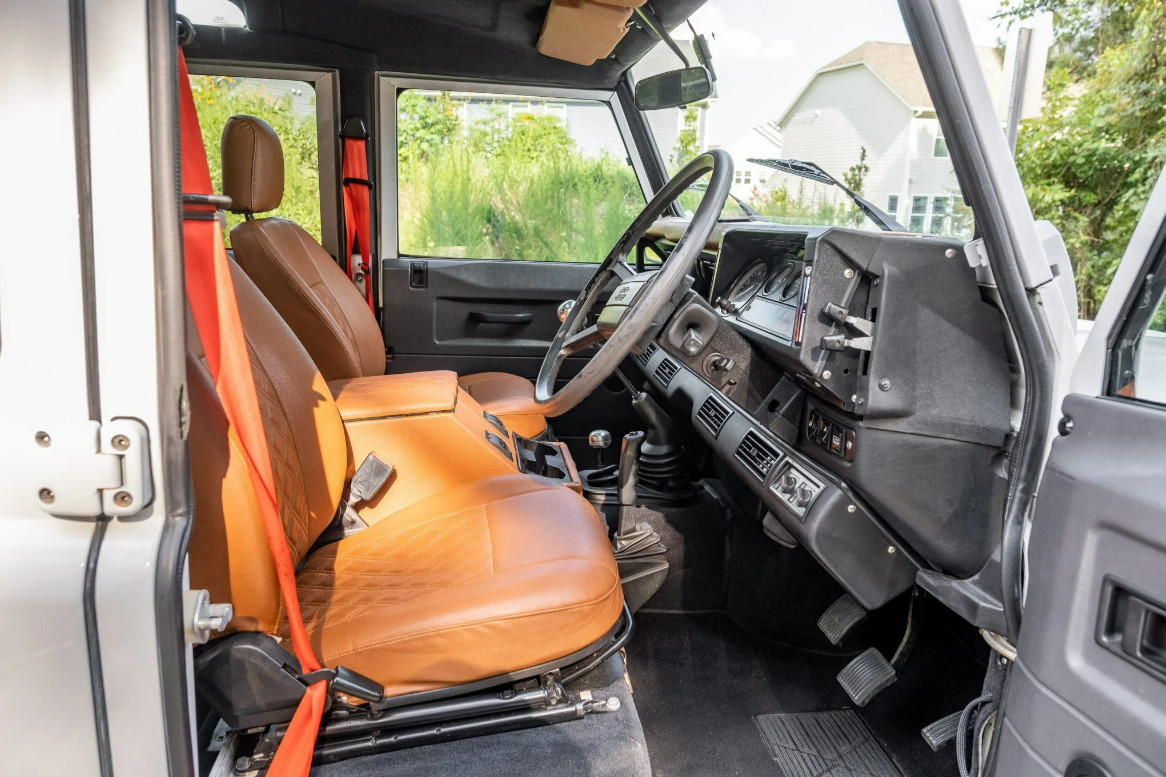 Land-Rover-Defender-1991-SUV-17