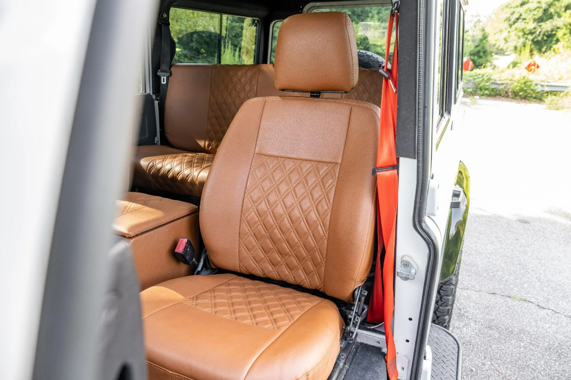 Land-Rover-Defender-1991-SUV-18