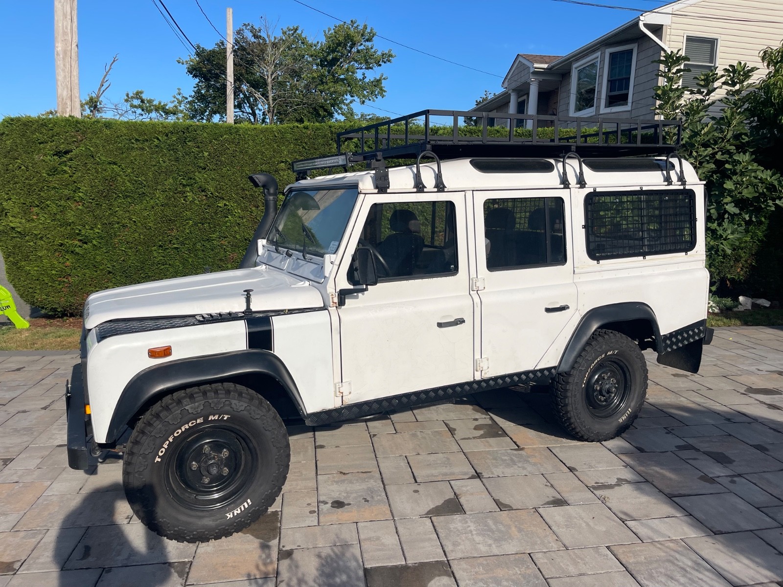 Land-Rover-Defender-1991-SUV-2