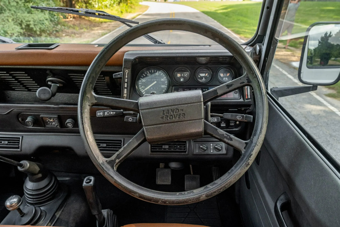 Land-Rover-Defender-1991-SUV-20