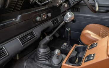 Land-Rover-Defender-1991-SUV-21