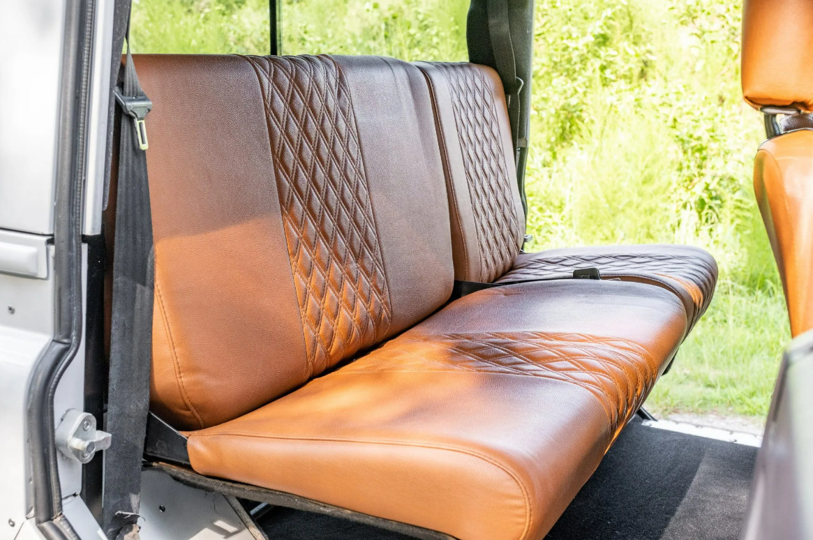 Land-Rover-Defender-1991-SUV-25