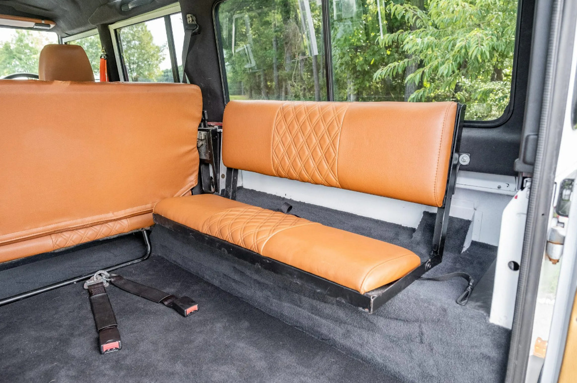 Land-Rover-Defender-1991-SUV-28