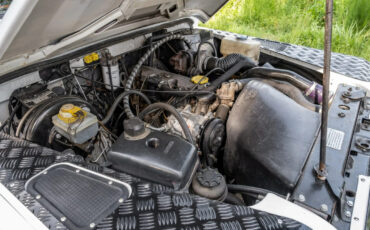 Land-Rover-Defender-1991-SUV-3