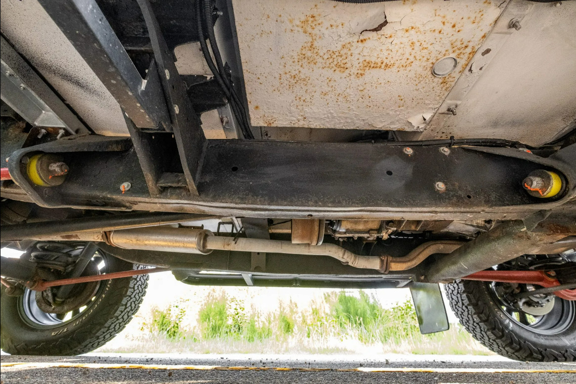 Land-Rover-Defender-1991-SUV-31