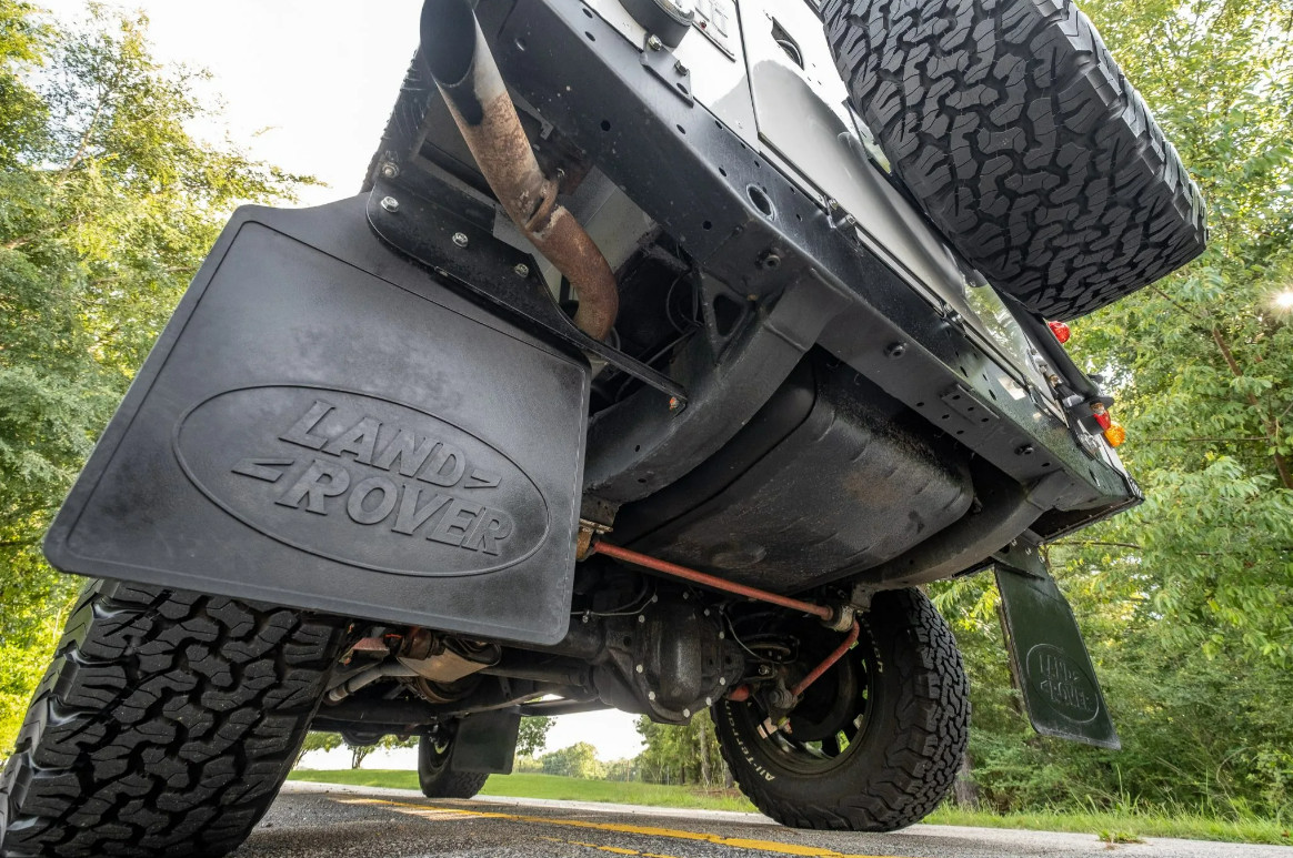 Land-Rover-Defender-1991-SUV-33