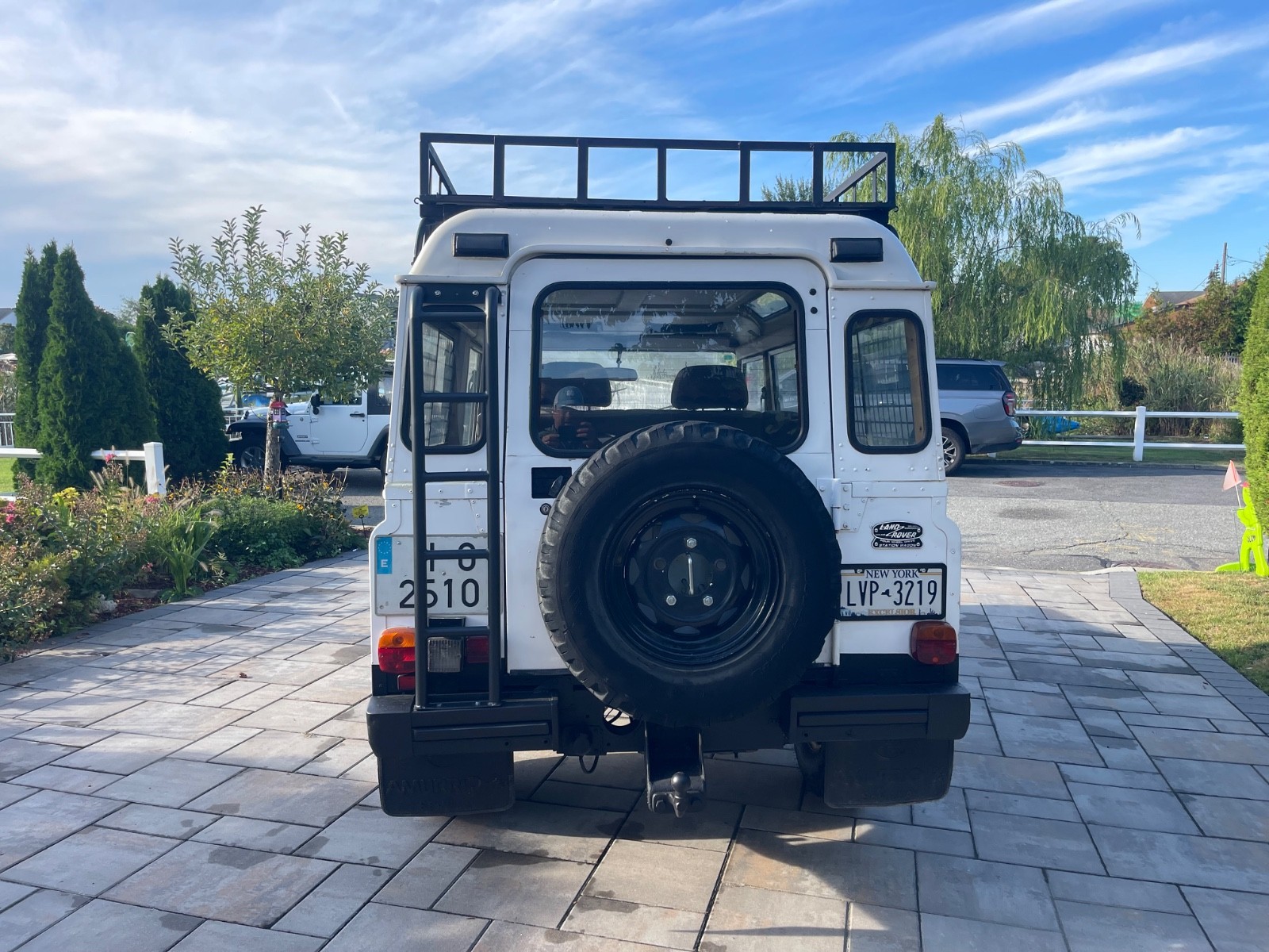 Land-Rover-Defender-1991-SUV-9