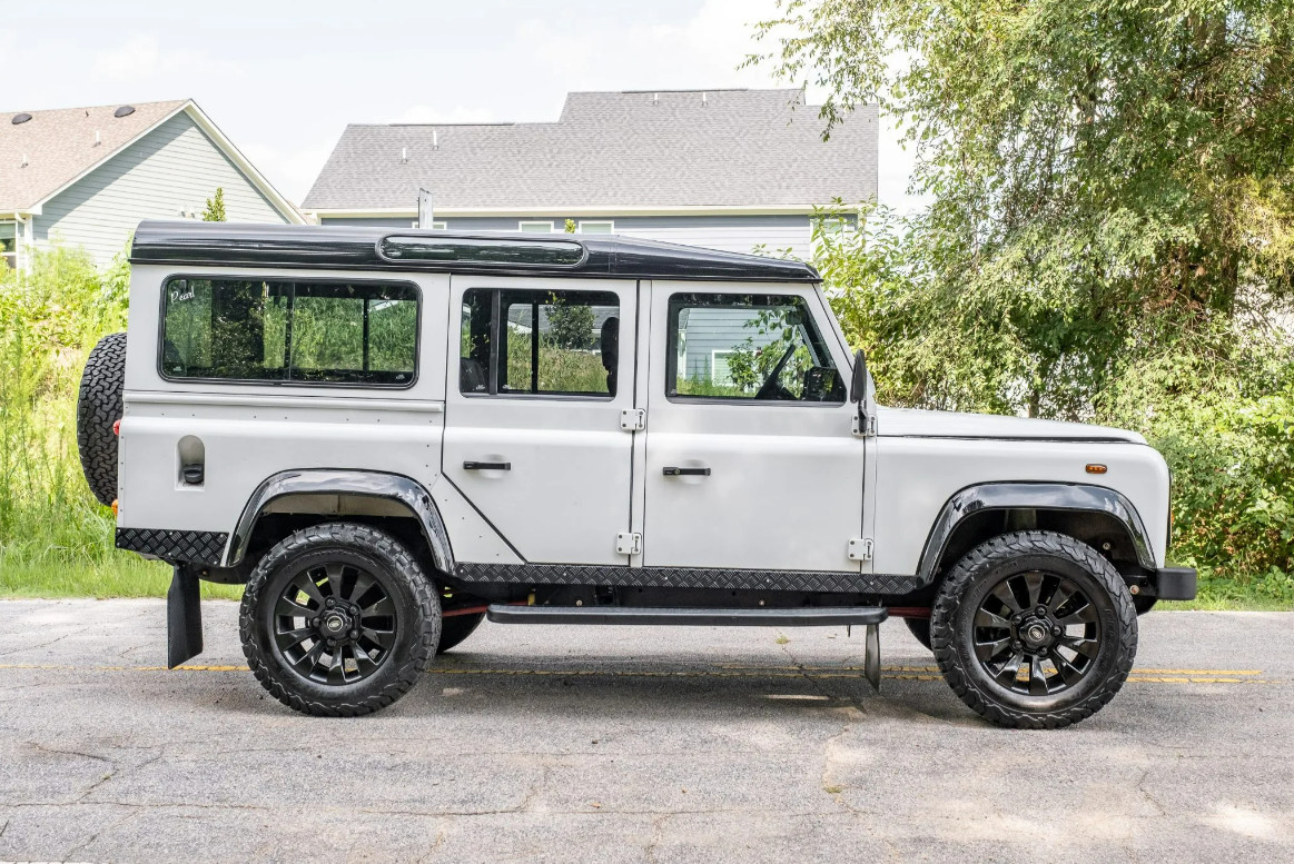 Land-Rover-Defender-1991-SUV-9