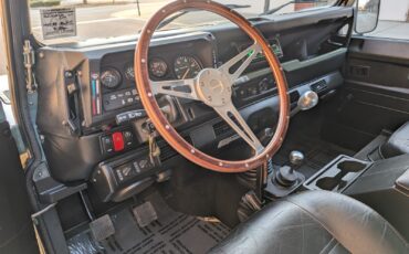 Land-Rover-Defender-1992-SUV-11