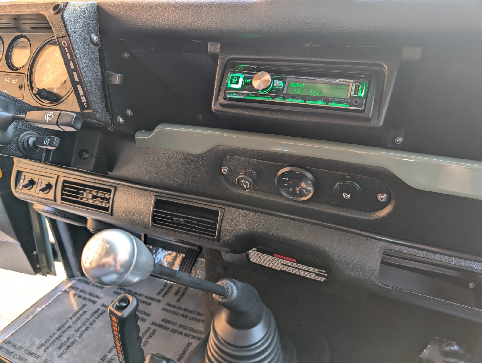 Land-Rover-Defender-1992-SUV-15