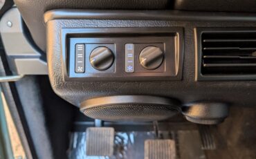 Land-Rover-Defender-1992-SUV-18