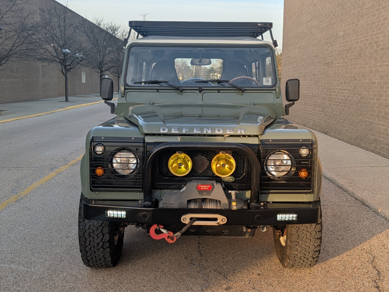 Land-Rover-Defender-1992-SUV-2