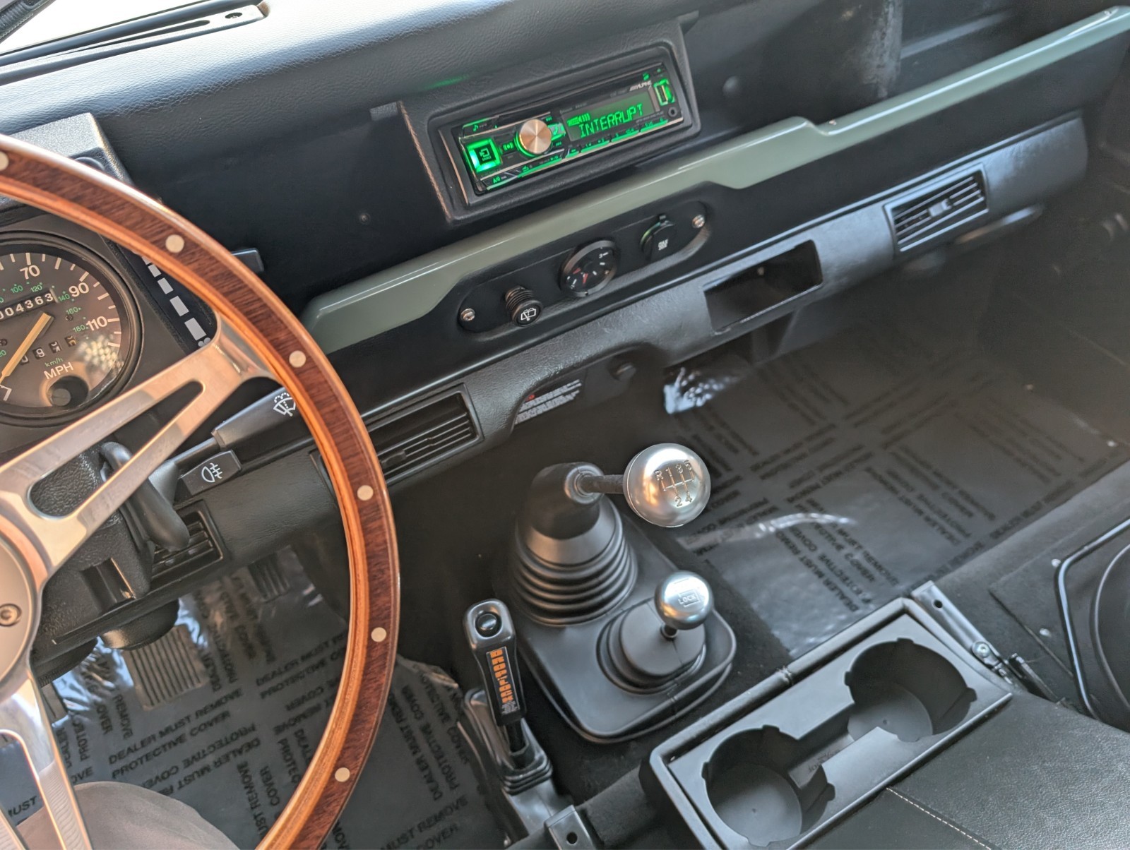 Land-Rover-Defender-1992-SUV-21