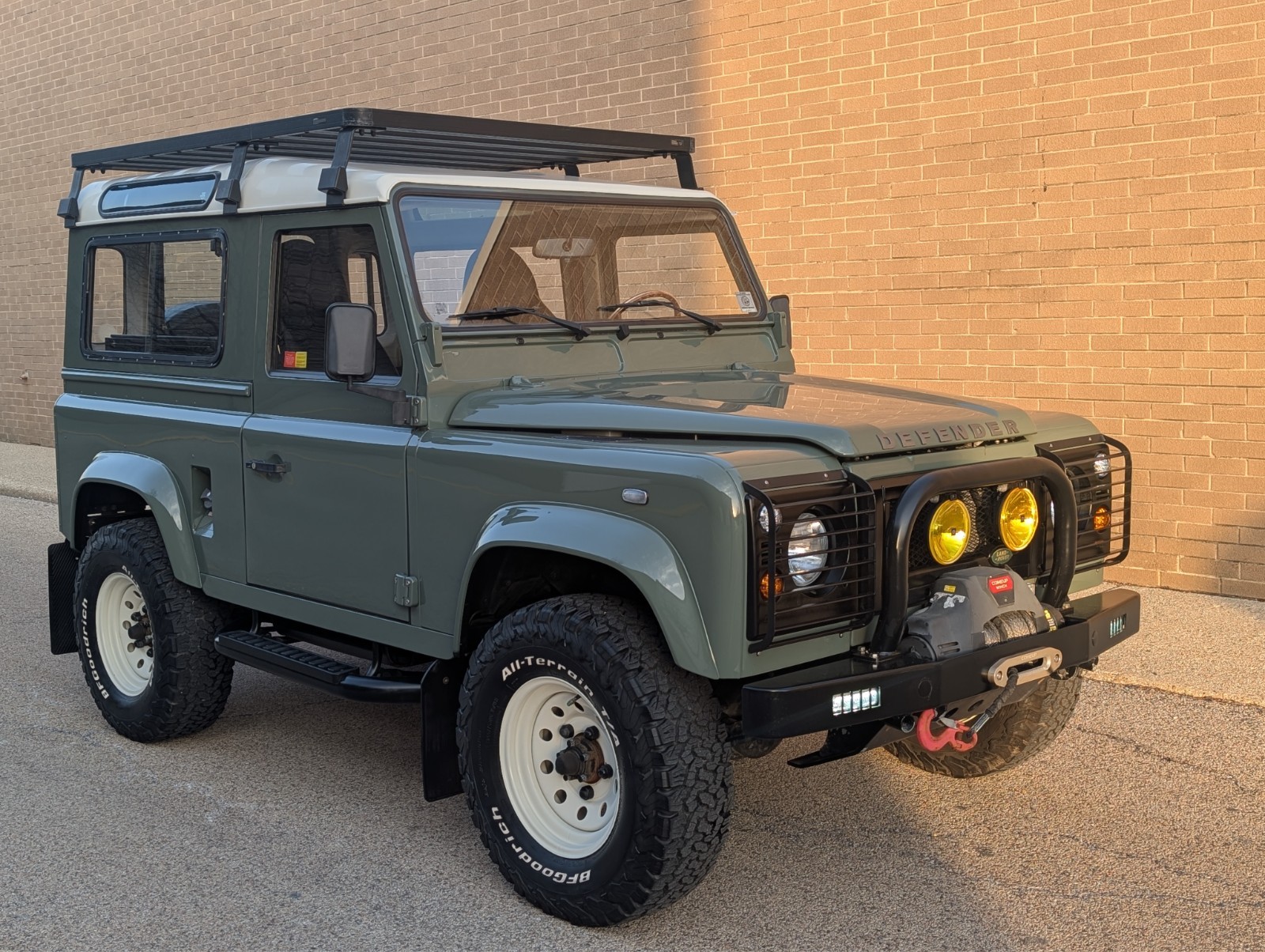 Land-Rover-Defender-1992-SUV