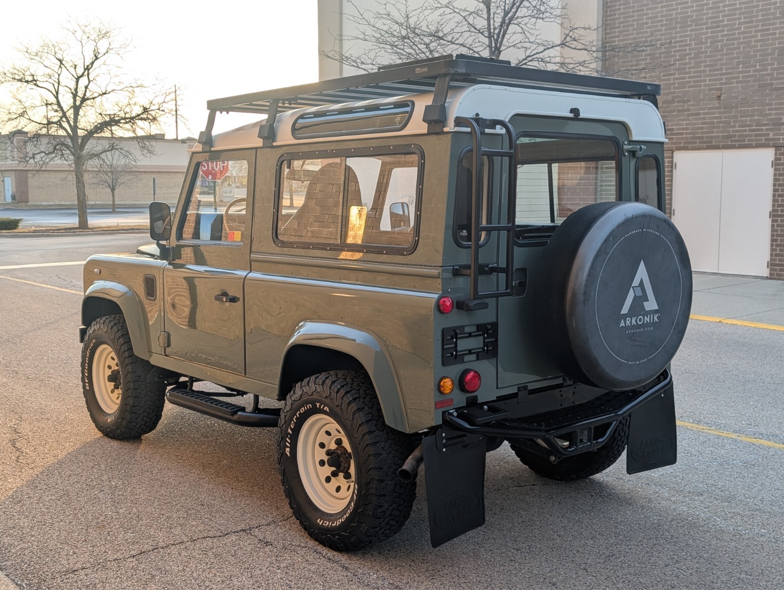 Land-Rover-Defender-1992-SUV-4