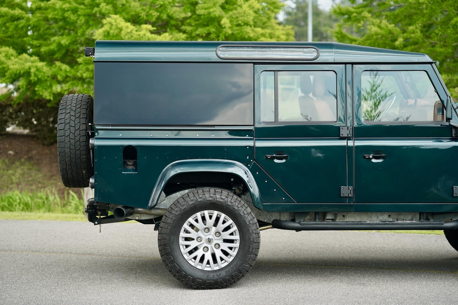 Land-Rover-Defender-1993-11