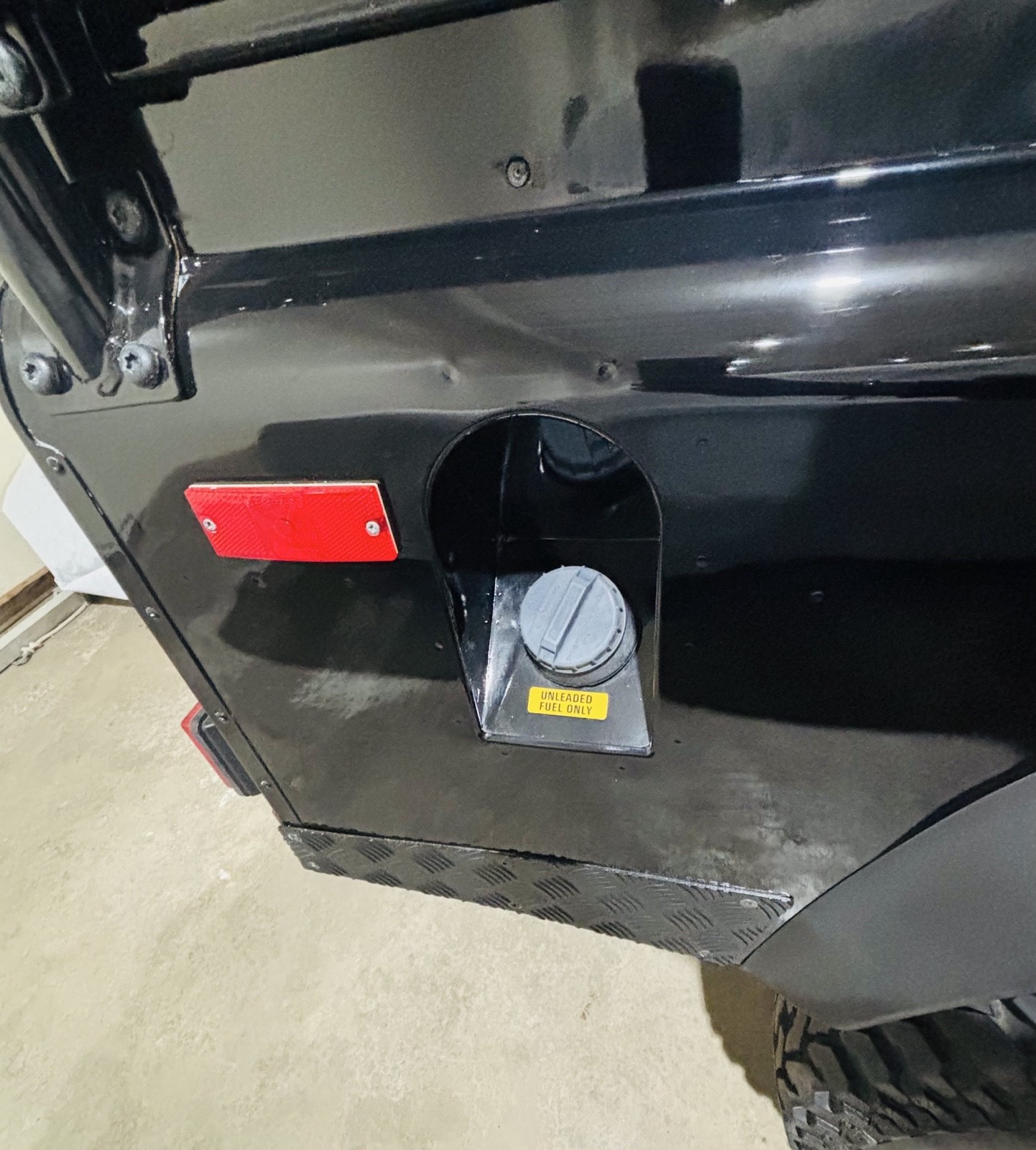 Land-Rover-Defender-1993-12