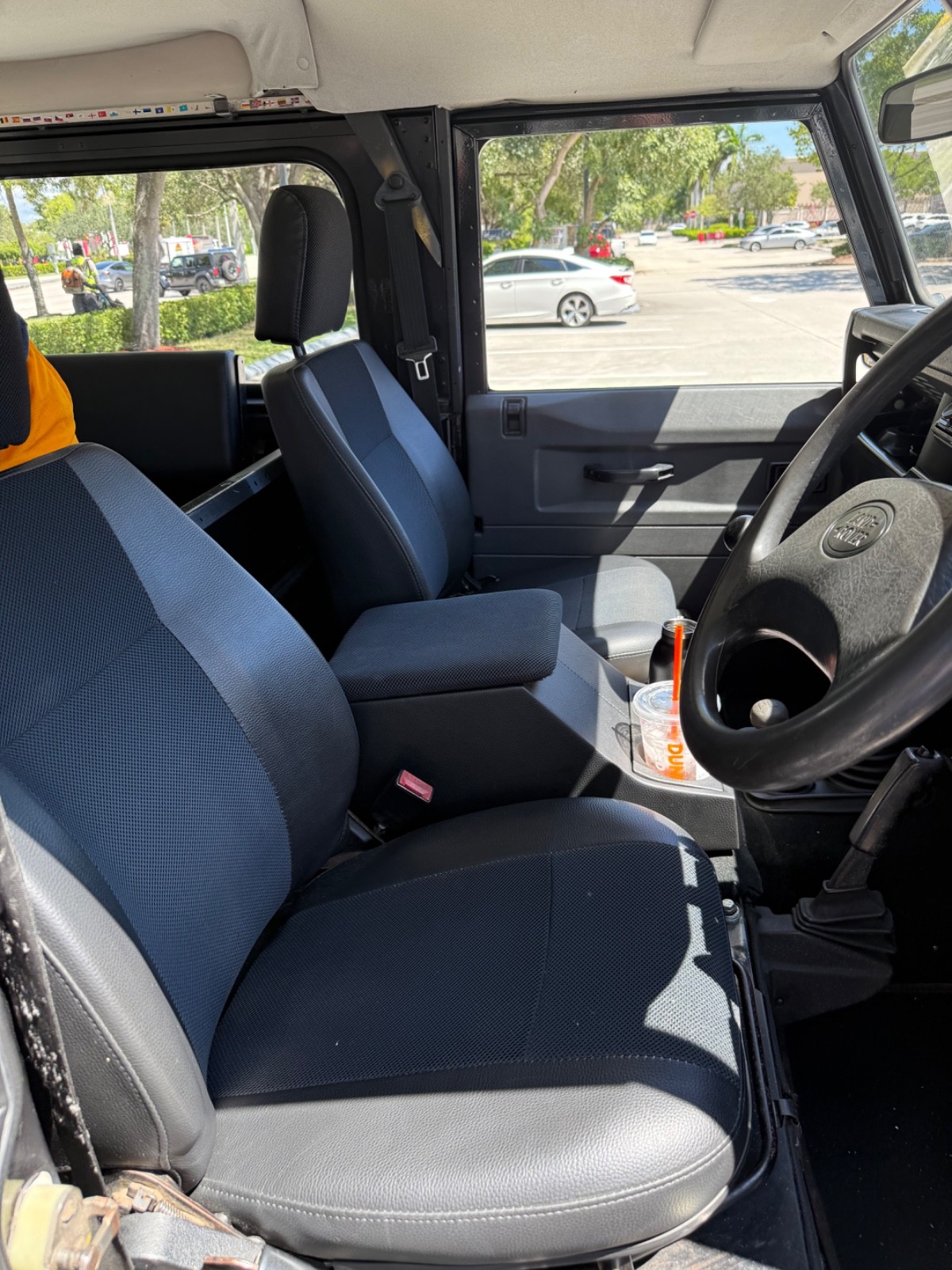 Land-Rover-Defender-1993-15