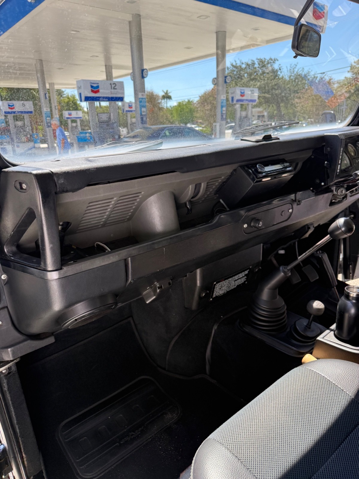 Land-Rover-Defender-1993-16