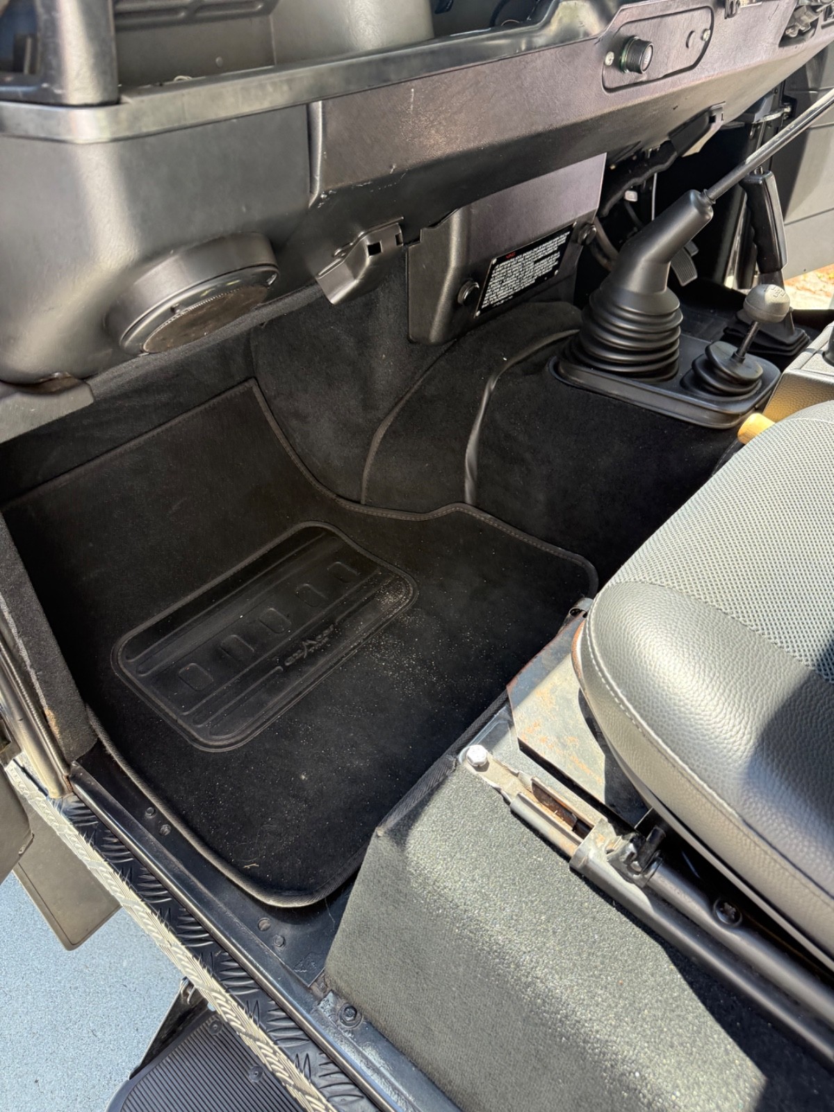 Land-Rover-Defender-1993-17