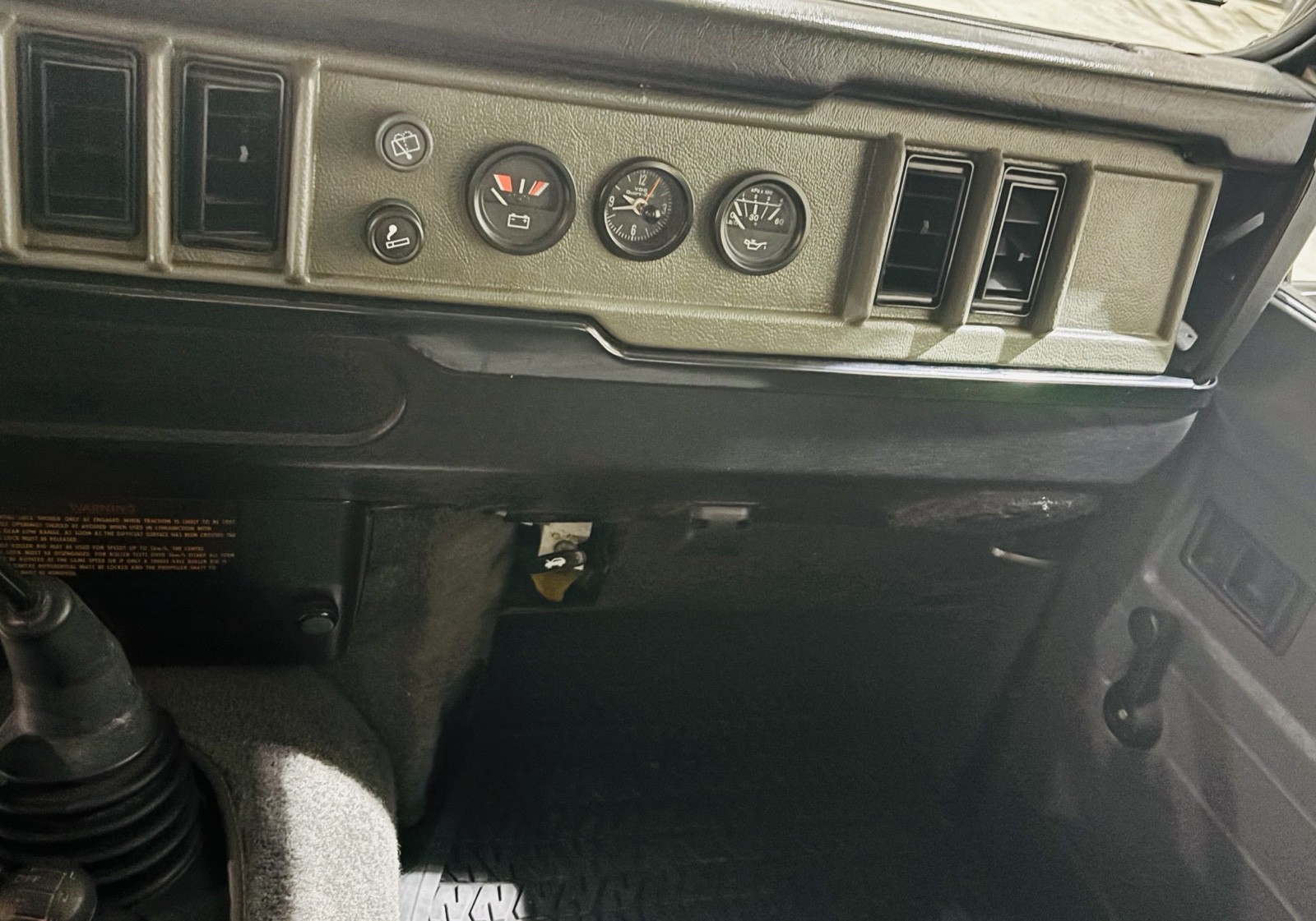 Land-Rover-Defender-1993-18
