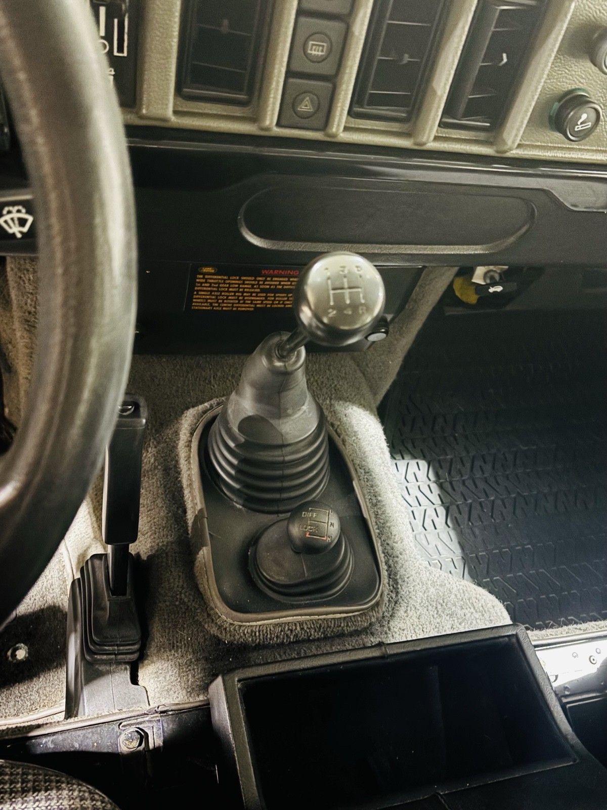 Land-Rover-Defender-1993-19