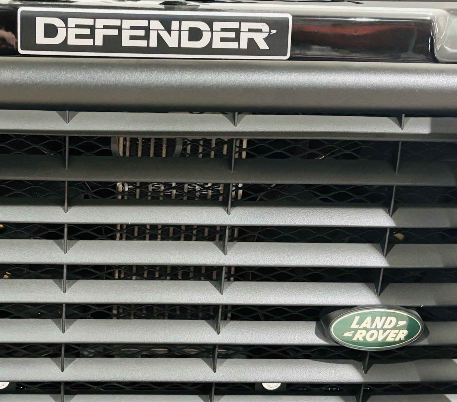 Land-Rover-Defender-1993-2