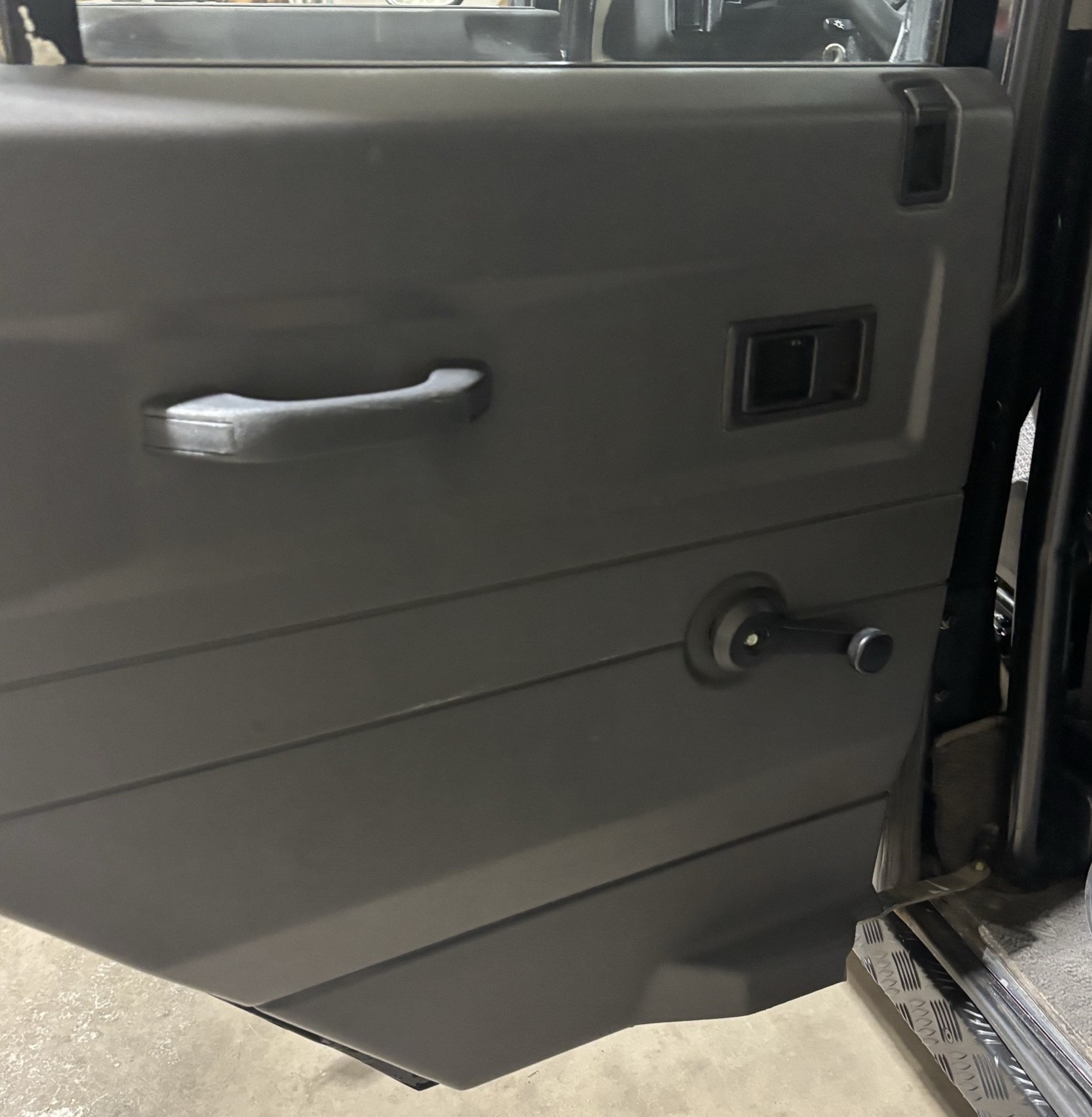 Land-Rover-Defender-1993-22