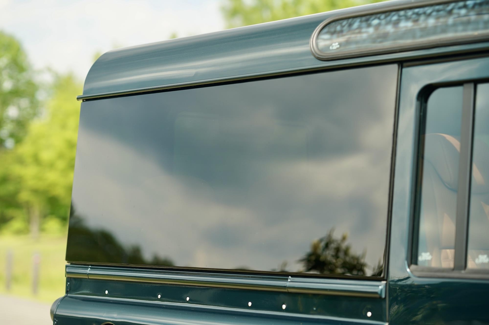Land-Rover-Defender-1993-22