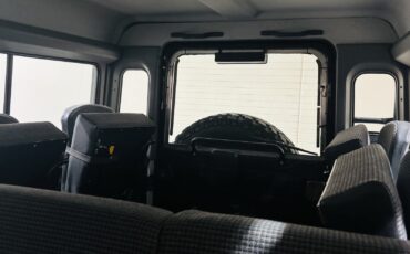 Land-Rover-Defender-1993-23