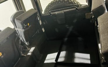 Land-Rover-Defender-1993-24