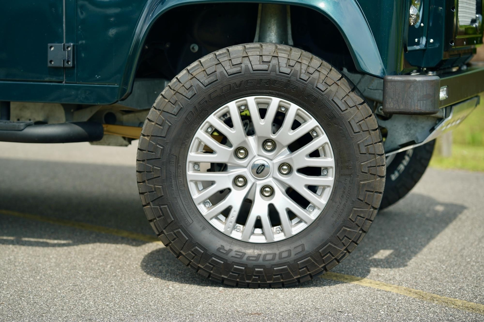 Land-Rover-Defender-1993-24