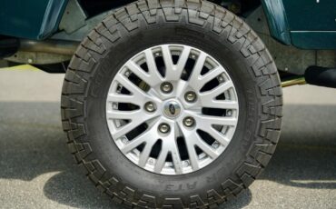 Land-Rover-Defender-1993-25
