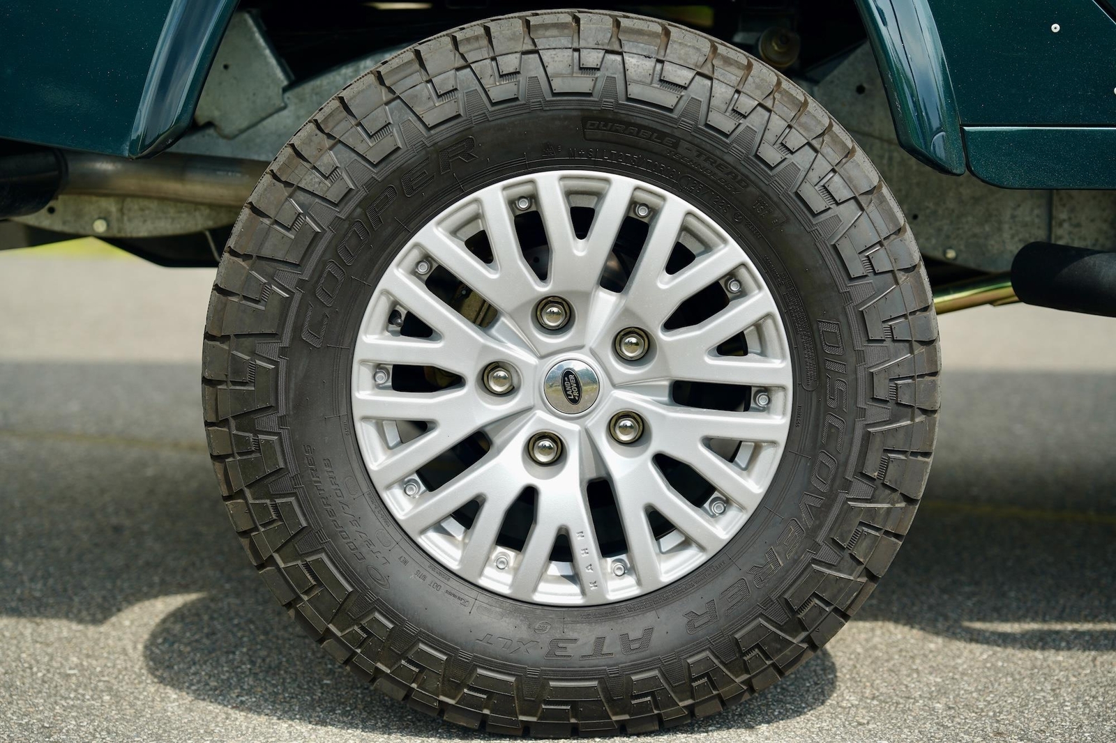 Land-Rover-Defender-1993-25
