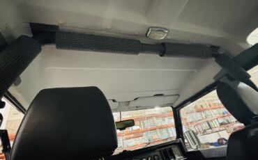 Land-Rover-Defender-1993-26
