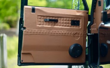 Land-Rover-Defender-1993-29