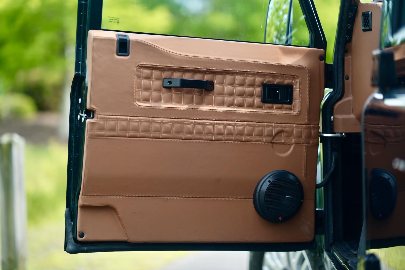 Land-Rover-Defender-1993-29