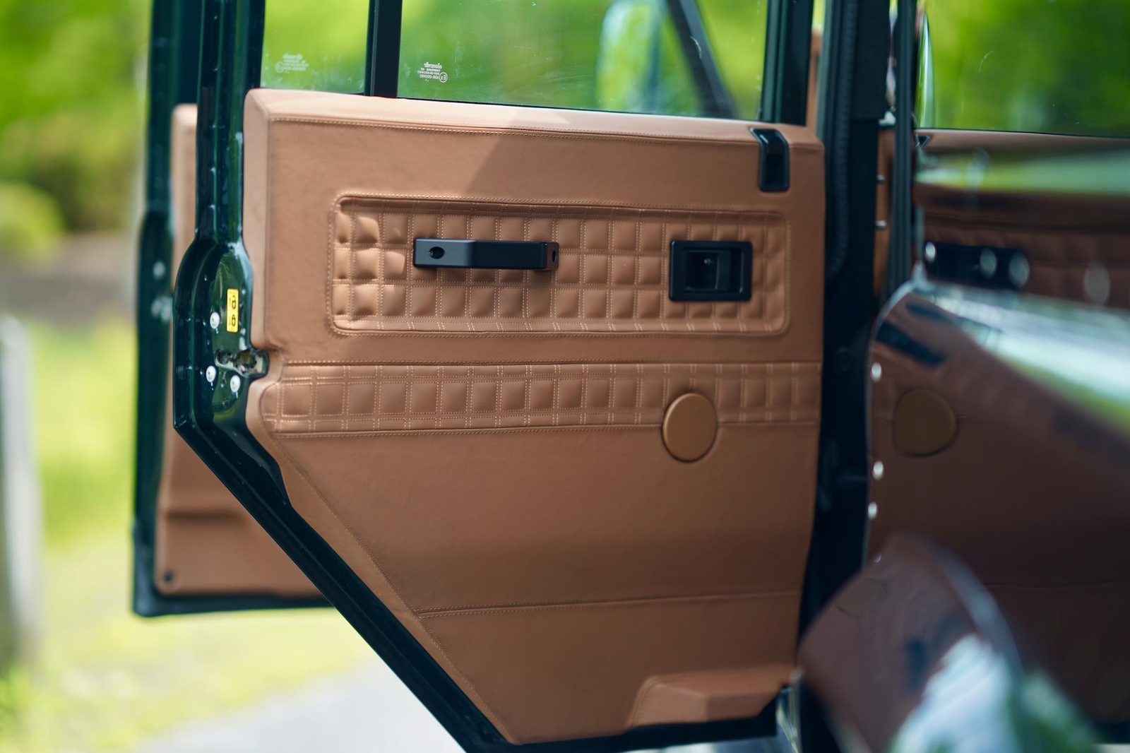 Land-Rover-Defender-1993-30