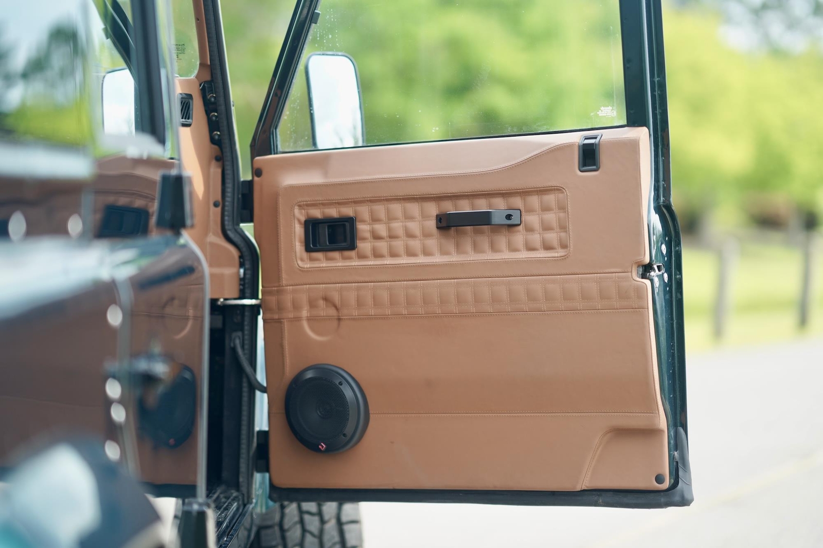 Land-Rover-Defender-1993-31