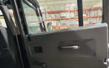 Land-Rover-Defender-1993-33