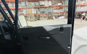 Land-Rover-Defender-1993-34