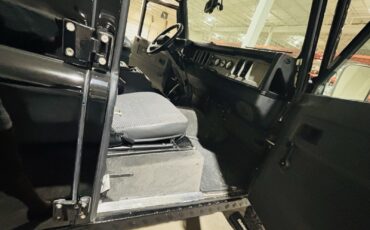 Land-Rover-Defender-1993-35