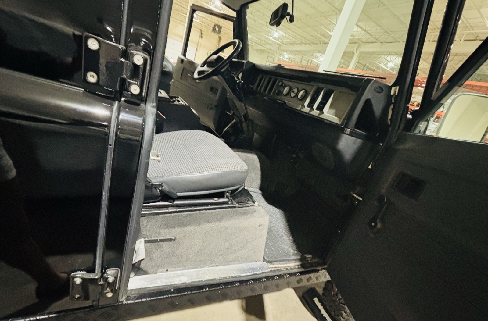 Land-Rover-Defender-1993-35